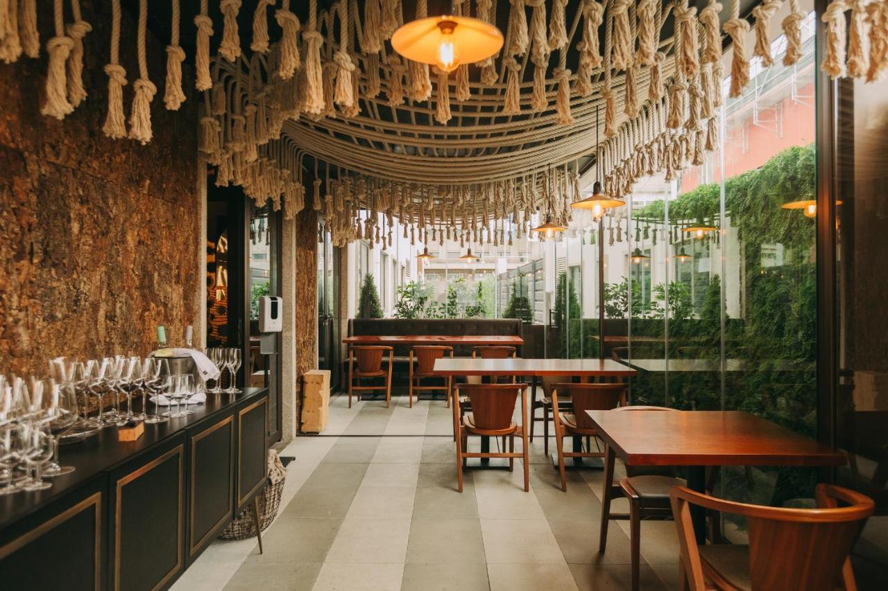 Torel Avantgarde Porto Exterior photo The interior of the restaurant